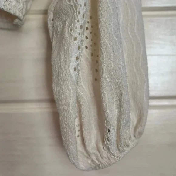 Zara Eyelet lace Ivory Long Sleeve Top Super Soft, shoulder pads Size Large - Picture 3 of 8